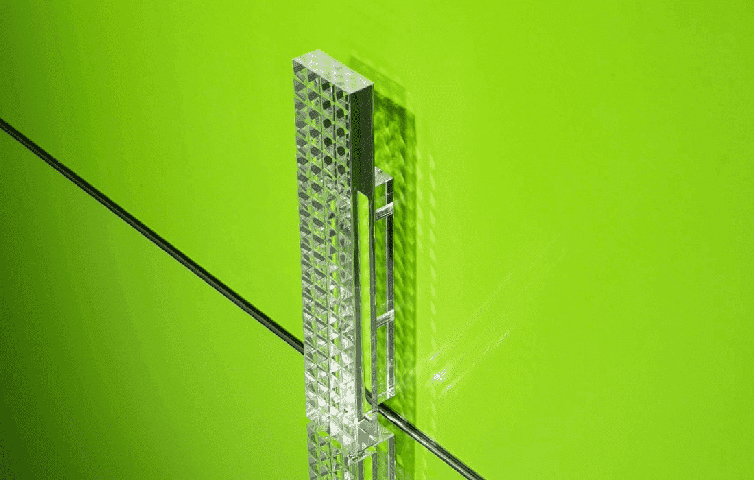 Crystal VFB with glass-like transparency