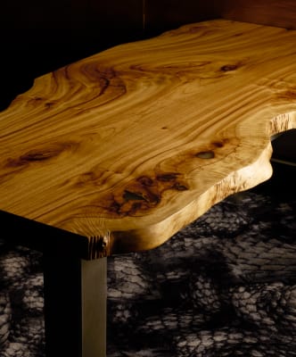 Dining Table TAVOWOOD Tavowood A solid piece of wood that weaves through time