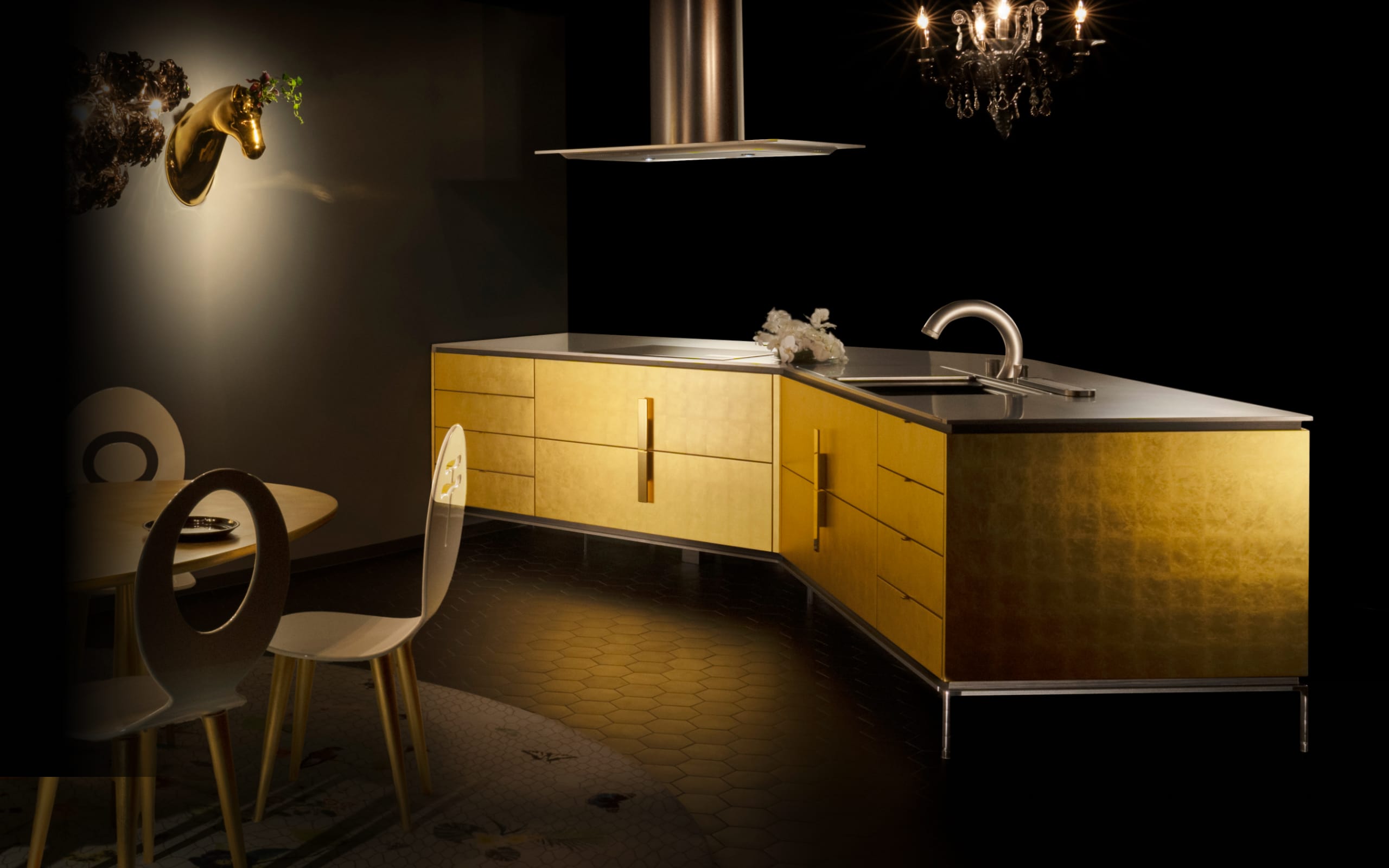 Gold Gold SPIGA TRE Japanese traditional beauty nurtured in Kaga Hyakumangoku, a prestigious kitchen created by gold leaf